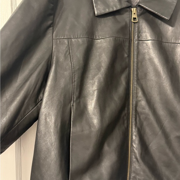 Quince Women's Classic Black Leather Jacket - Picture 2 of 9